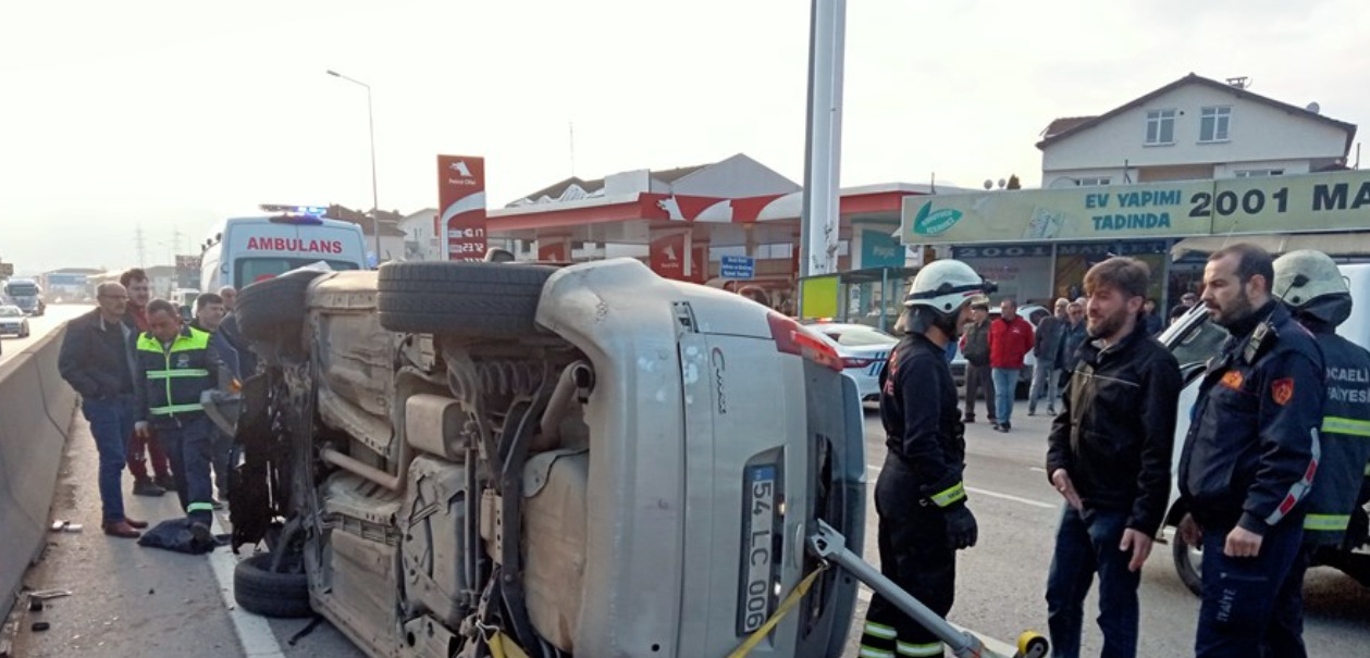 Kocaeli'ndeki Korkutan Kazada Araç Sürücüsü Yaralandı