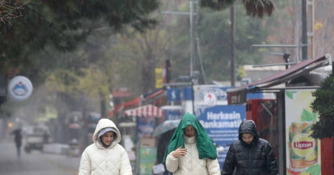 Kırklareli'nde Sağanak Yağış Yaşamı Olumsuz Etkiledi