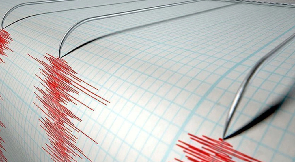 Korkutan Deprem! 5.9 Büyüklüğündeki Depremden Sonra Beşik Gibi Sallanıyor