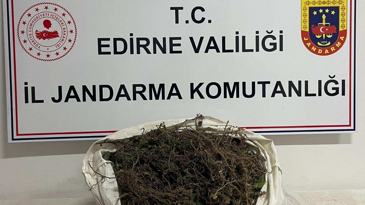 Edirne Jandarma Komutanlığı Fark Etti: 3 Kilo Uyuşturucu Taşıyan Şahıs Tutuklandı