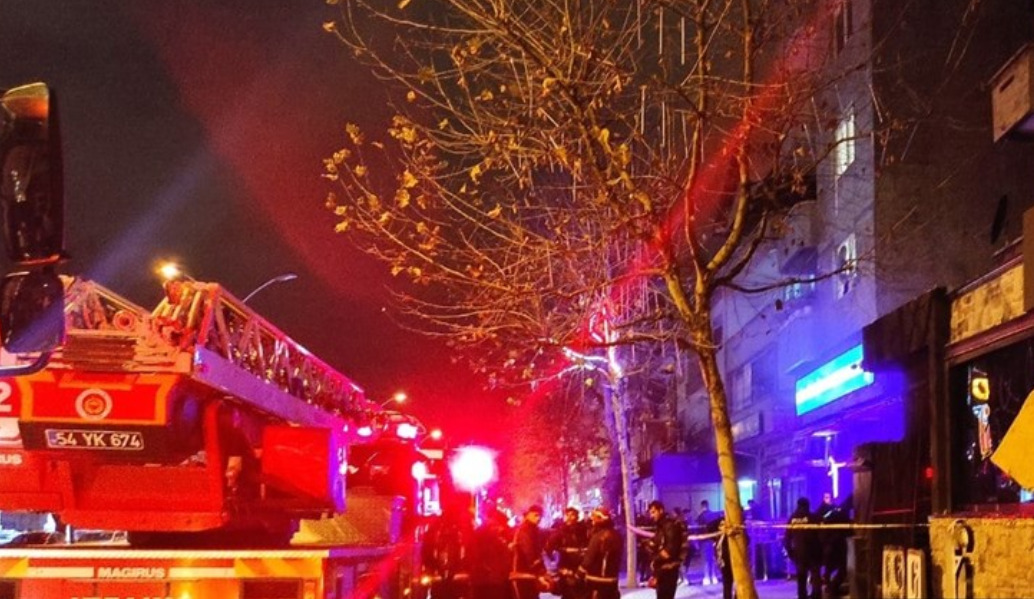 Sakarya'da Silahlı Kavganın Yaşandığı Eğlence Mekanında Yangın Söndürüldü