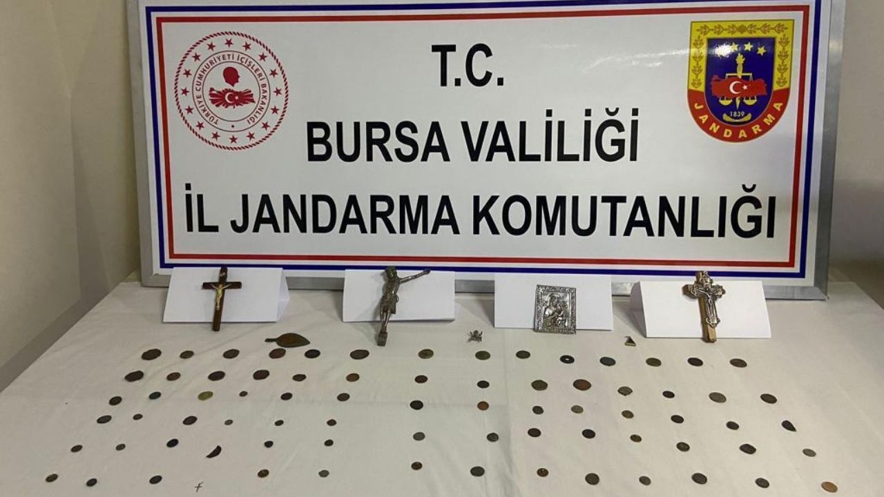 Bursa'da Tarihi Para Satmaya Çalışan Biri Çocuk İki Şüpheli Yakalandı