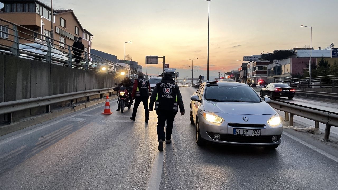 Kocaeli'de Kaza: 2 Polis Yaralandı!