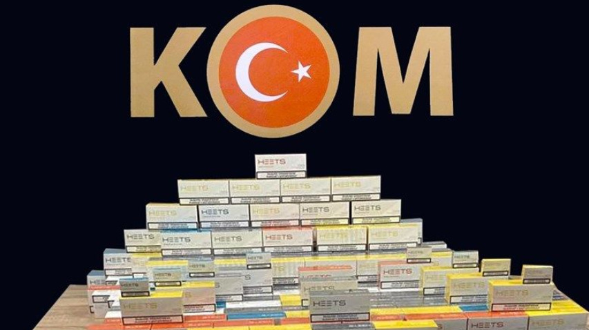 Otomobilin İçinden 3 Bin 370 Paket Kaçak Elektronik Sigara Tütün Çubuğu Ele Geçirildi