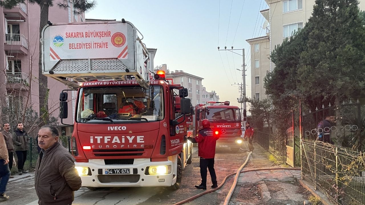 Sakarya'da Çıkan Yangından 5 Kişi Etkilendi