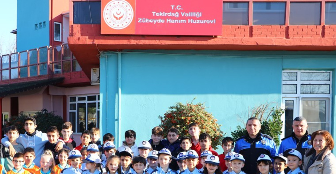 Tekirdağ'da Öğrenciler ve Huzurevi Sakinleri Bir Araya Geldi